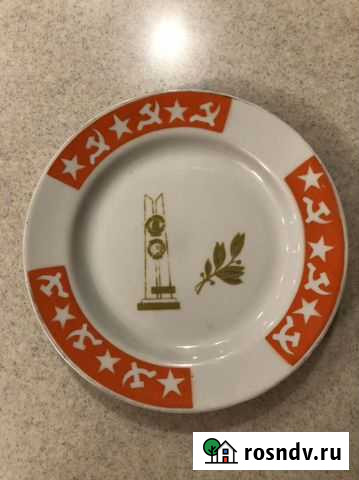 Фарфор СССР. Тарелка агитационная 1970-е годы Каменск-Уральский - изображение 1