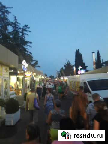 Торговля на набережной у моря в Адлере Сочи - изображение 1