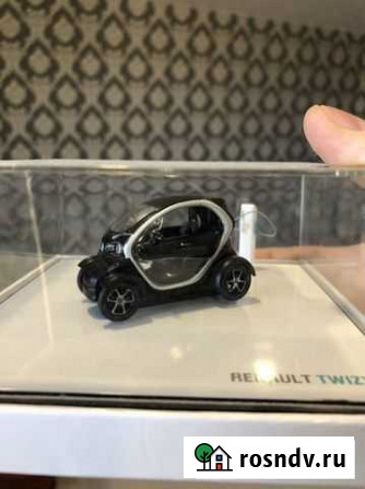 Коллекционная машинка renault twizy Приволжский - изображение 1