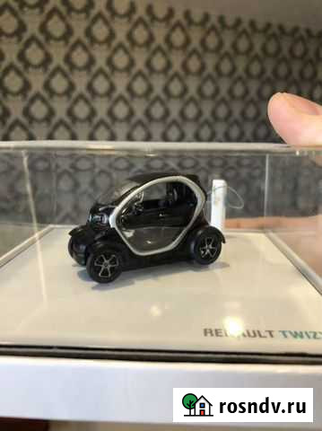Коллекционная машинка renault twizy Приволжский - изображение 1