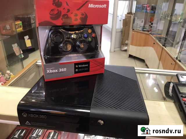 Xbox 360 E 320гб+1джой+115 игр Петропавловск-Камчатский - изображение 1