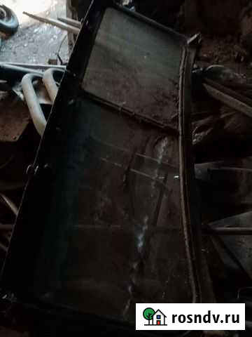 Стекло лобовое в рамке для УАЗ и три половинки от Хилок - изображение 1