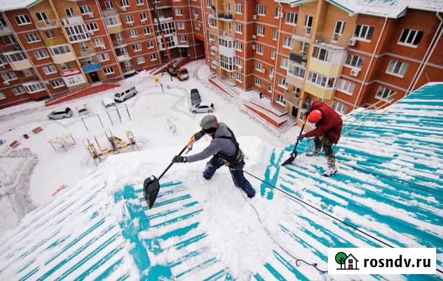 Уборка снега с кровли Санкт-Петербург - изображение 1