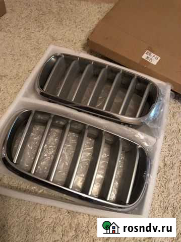 Решетка радиатора Ноздри f15 оригинал Москва - изображение 1