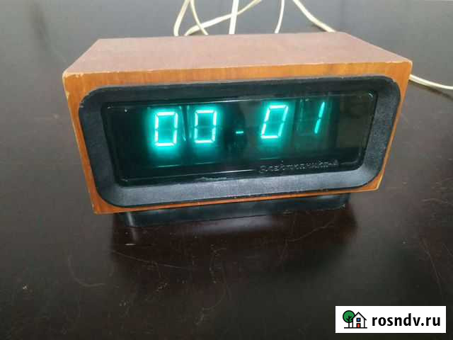 Часы настольные Электроника 4, СССР, 1984 Волжский - изображение 1