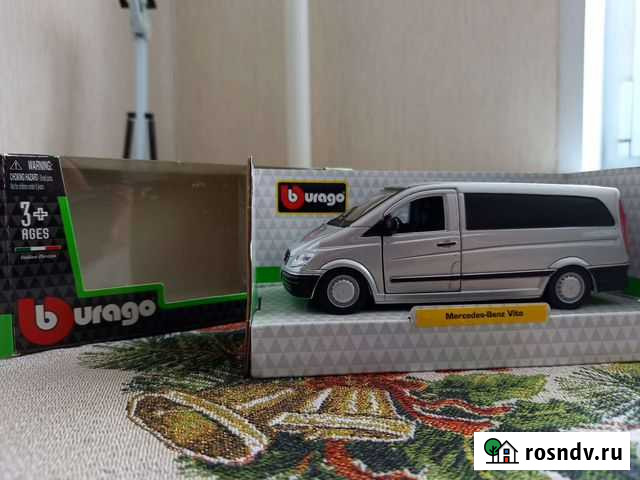 Модель автомобиля от Burago 1:43 масштаба Mercedes Выборг - изображение 1