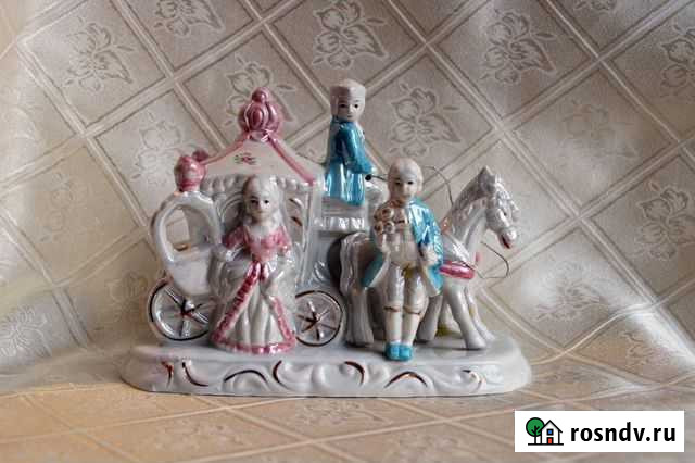 Фарфоровая статуэтка,  Молодые приехали Златоуст - изображение 1