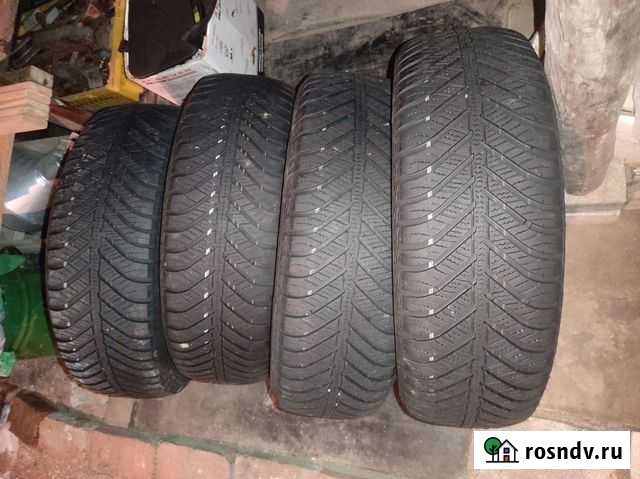 Goodyear 215/60 R17, 4 шт Родники - изображение 1