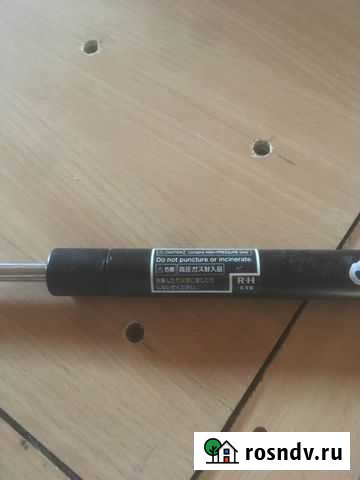 Амортизатор задней двери, правый Белогорск - изображение 1