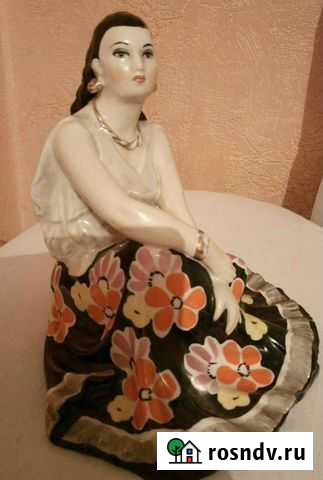 Фарфоровая статуэтка СССР Цыганка Мичуринск - изображение 1