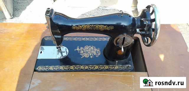 Машинка швейная б/у пмз Им. Калинина со станиной Орск - изображение 1