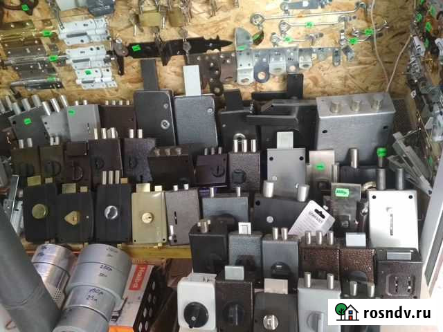 Замки дверные петли и.т.д.в ассортименте Феодосия - изображение 1