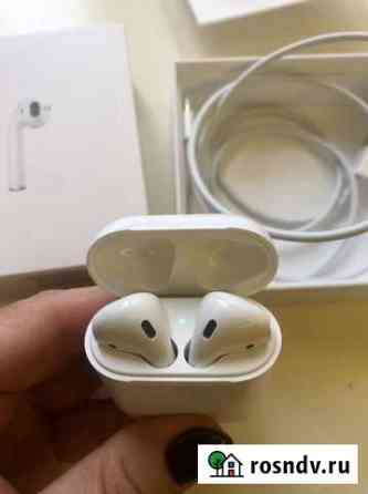 Беспроводные наушники AirPods 2 в зарядном футляре Москва