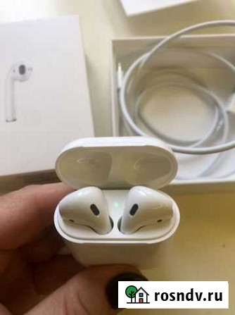 Беспроводные наушники AirPods 2 в зарядном футляре Москва - изображение 1
