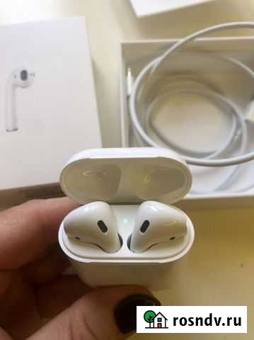 Беспроводные наушники AirPods 2 в зарядном футляре Москва - изображение 1