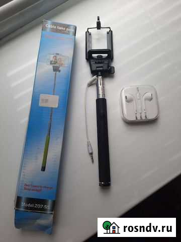 Продаются наушники родные оригинал и селфи палка Каспийск - изображение 1