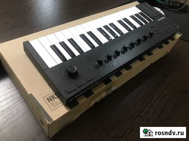 Миди-клавиатура NI Komplete Kontrol M32 Астрахань - изображение 1