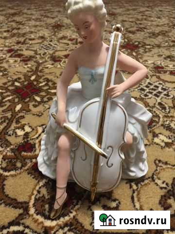 Статуэтка фарфоровая балерина с виолончелью Волжский - изображение 1