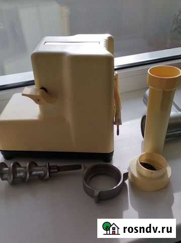 Мясорубка электрическая. Овощи тоже шинкует Октябрьский - изображение 1