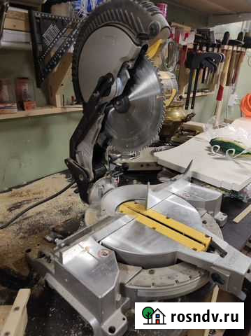 Торцовочная пила dewalt 713 Калуга - изображение 1