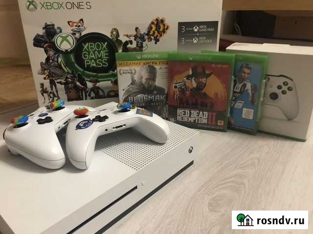 Xbox One s 1tb + 2 джойстика и игры Батайск - изображение 1