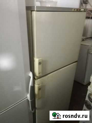 Двухкамерный Холодильник бу Омск - изображение 1