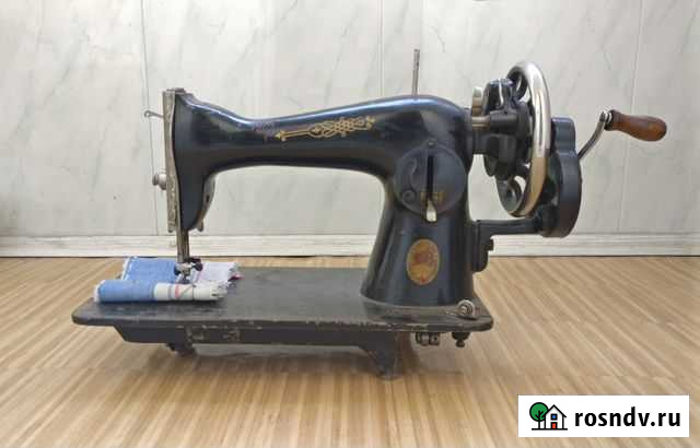Машинка швейная, ручная Коммунарка - изображение 1