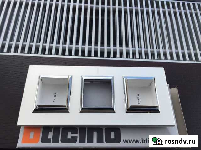 Рамка на розетки Bticino Axolute 3-х постовая Калининград - изображение 1