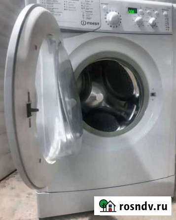 Стиральная машина indesit 4 кг узкая Владикавказ - изображение 1