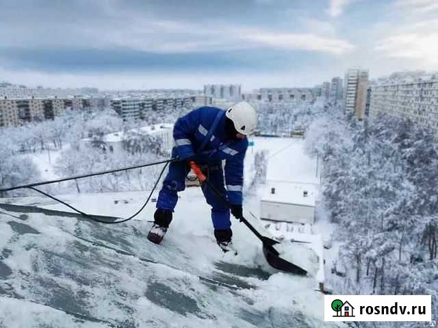 Очистка кровли от снега и сосулек альпинистами Екатеринбург - изображение 1