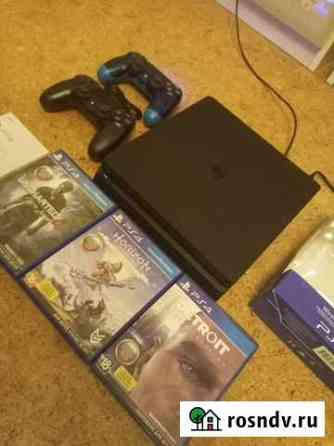 Sony PS4 slim 1тб, 2 джойстика, игры Чита