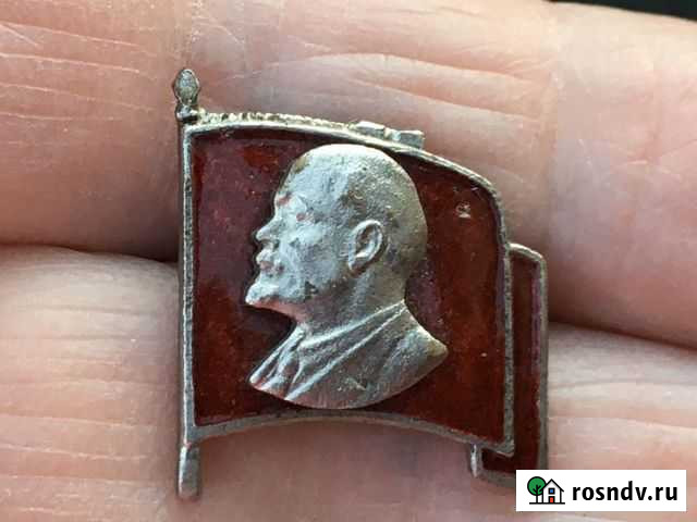 Значок « Ленин на флаге» Владикавказ - изображение 1