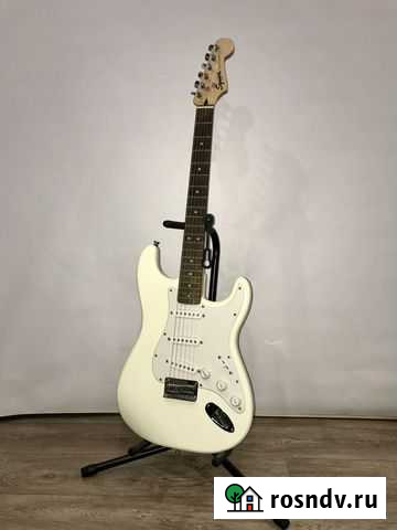 Электрогитара Squier stratocaster Волжский - изображение 1