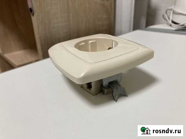 Розетки встраиваемые б/у Киров - изображение 1