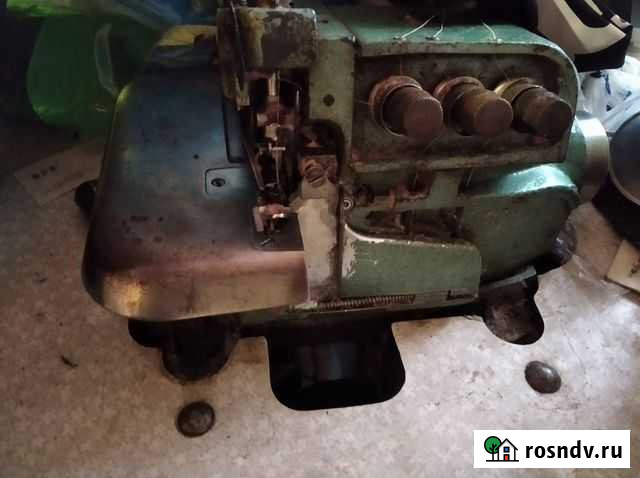 Оверлок со столом Ростов-на-Дону - изображение 1