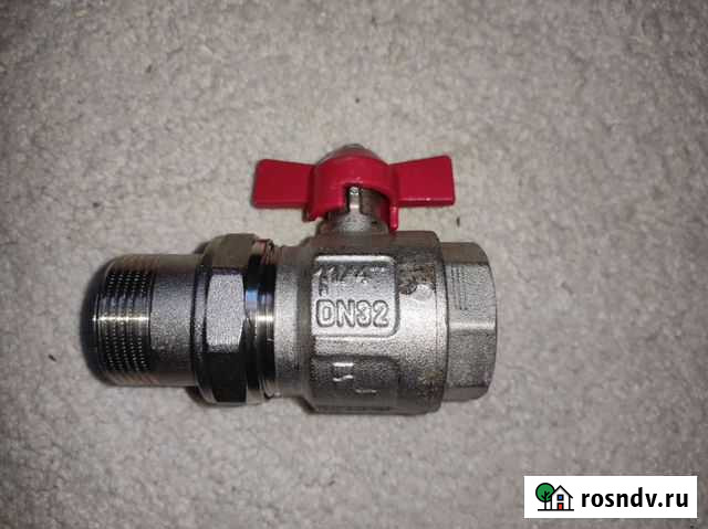 Кран шаровый pn30 dn32 cw617n c американкой Томск - изображение 1