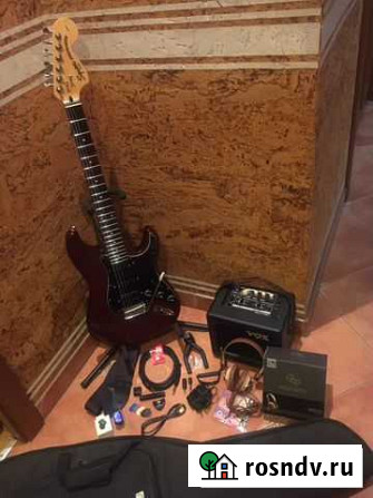 Электрогитара Squier + комбик VOX + аксессуары Санкт-Петербург - изображение 1