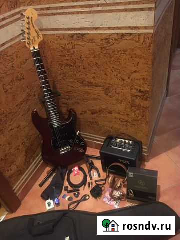 Электрогитара Squier + комбик VOX + аксессуары Санкт-Петербург - изображение 1