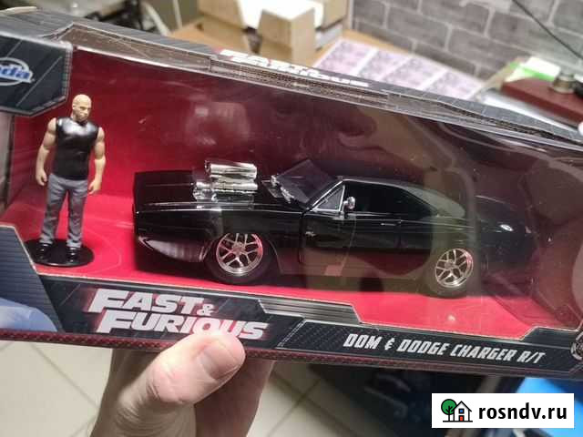 Dodge Charger с фигуркой Доминика Торето 1:24 jada Тольятти - изображение 1