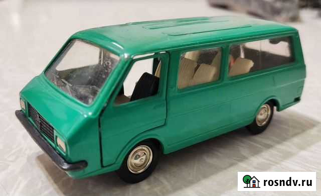 Модель автомобиля 1:43 Raf 2203 Санкт-Петербург - изображение 1