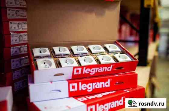 Розетка одинарная Legrand Анапа