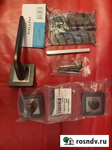 Ручки даерные 3 шт; петли 3 компоекта; завертка 1ш Воронеж - изображение 1