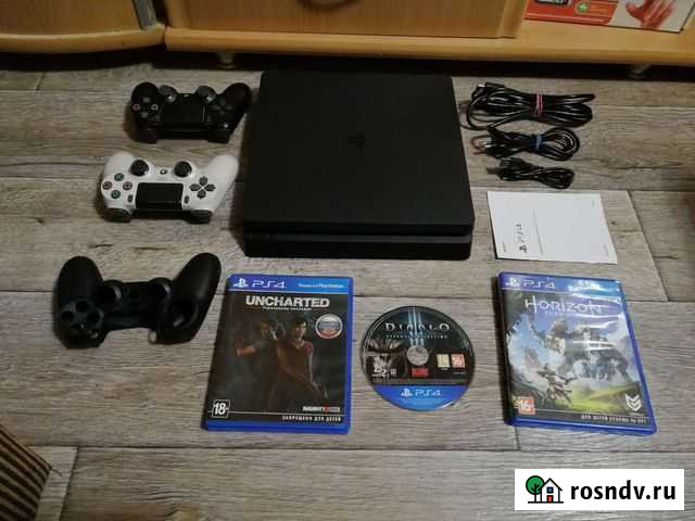 Sony PS4, 2 джойстика, игры Чита - изображение 1