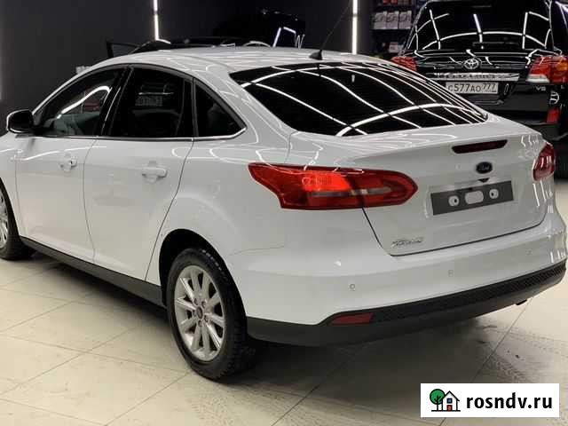 Форд фокус 3 стекло чёрный тонированный Аргун - изображение 1