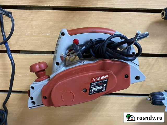 Сетевой электрорубанок зубрзр-750 (пр64) Курган - изображение 1