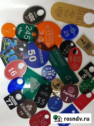 Номерки гардеробные, бирки, бейджики, таблички Барнаул - изображение 1