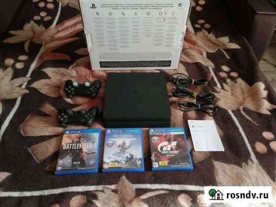 Sony PS4 slim, 1тб. два геймпада, игры Чита