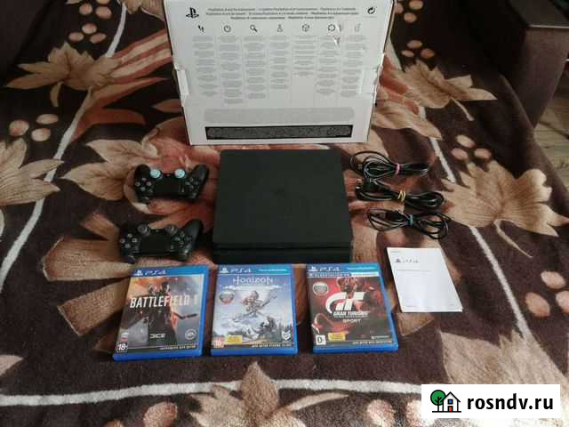 Sony PS4 slim, 1тб. два геймпада, игры Чита - изображение 1
