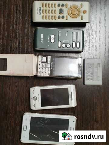 Пульты, старые моб.телефоны (не рабочие) Омск - изображение 1