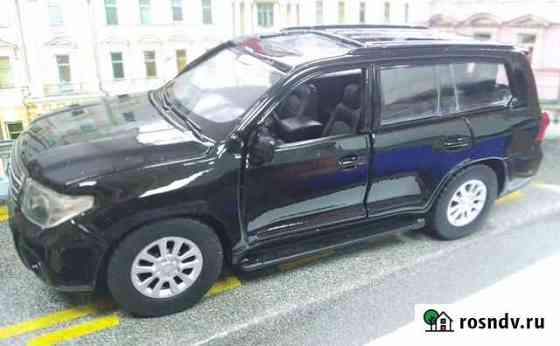 Модель автомобиля Toyota Land Cruiser 200 черный Томск